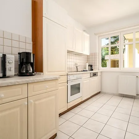 Strandgut Mit Seeblick-komfort, Terrasse Und Garten In Perfekter Lage